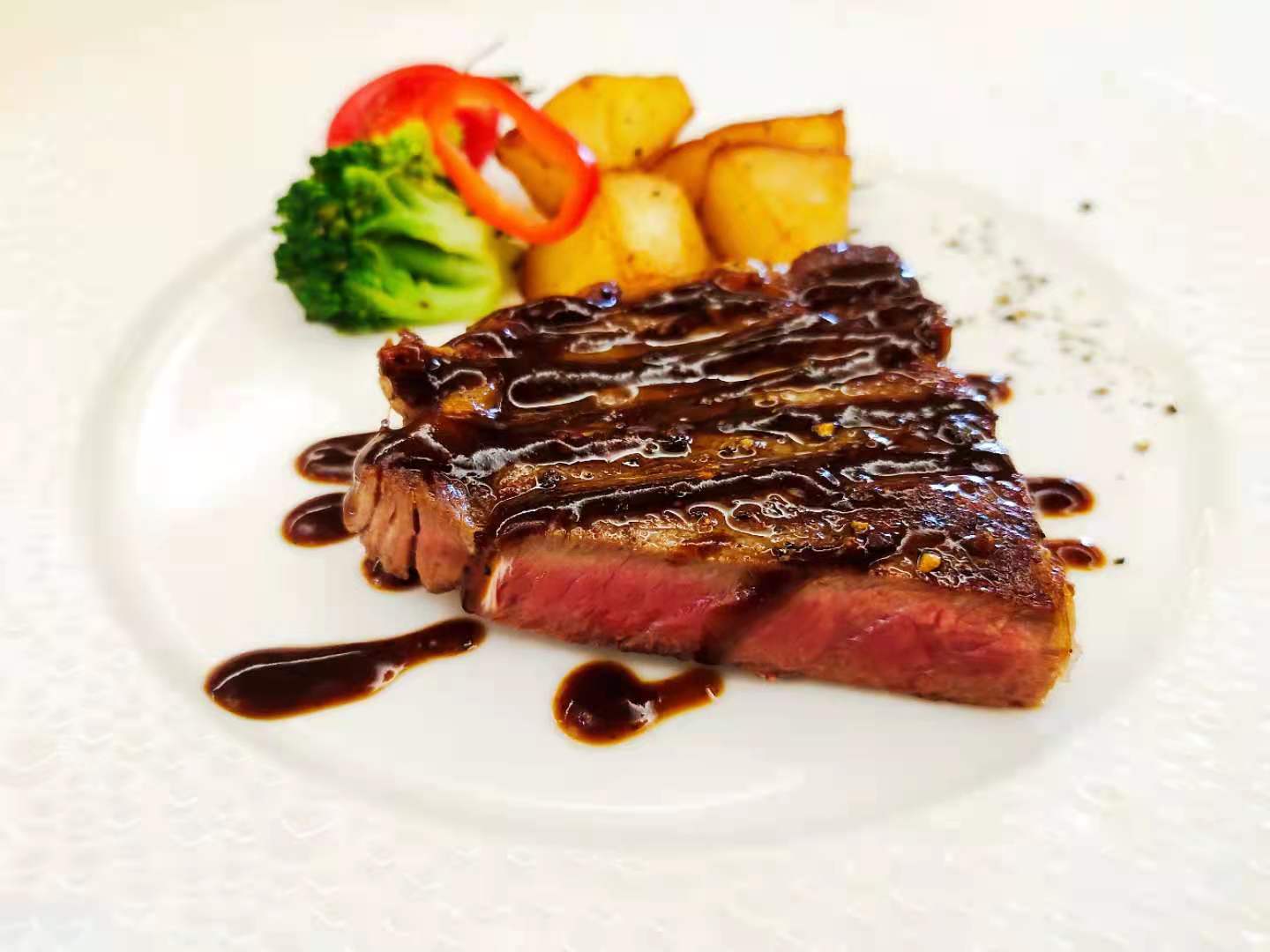 原價78元的牛排套餐只賣8.88元，吃起來就是個這？！